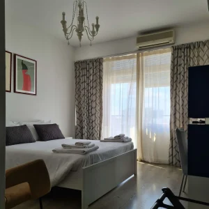 Stanza-affitto-breve-Milano-Corso-Italia-matrimoniale-01